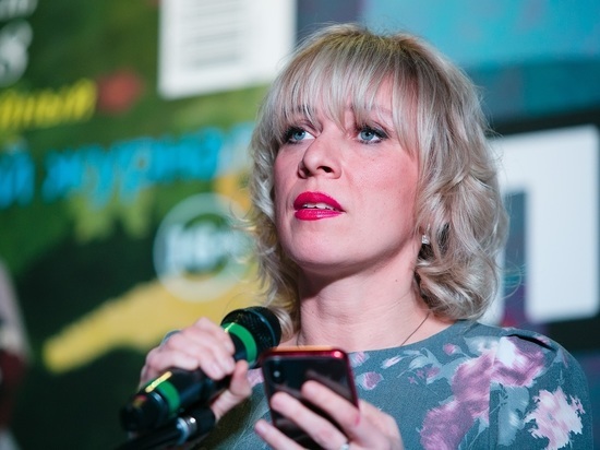 Захарова назвала причину задержания российских журналистов в Минске
