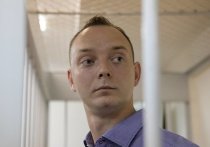 Журналист Иван Сафронов, арестованный по подозрению в госизмене, заявил, что следствие ему официально отказало в звонках и свиданиях с близкими