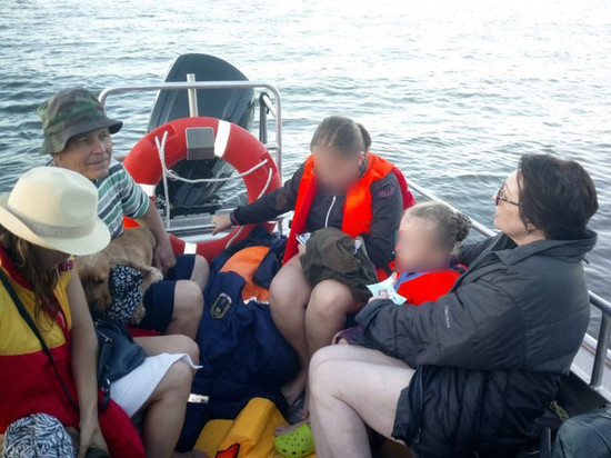 Саратовчанка с детьми оказалась на необитаемом острове, лишившись лодки