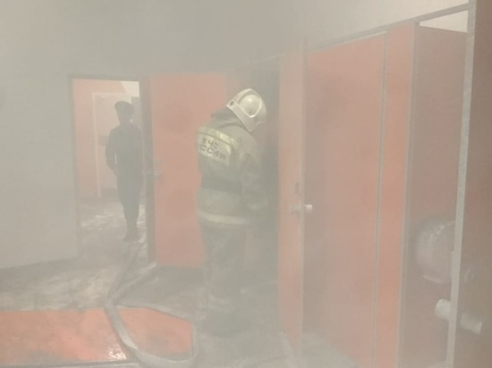 В Екатеринбурге в ТРЦ «КомсоМолл» произошел пожар: эвакуировано 150 человек