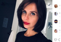Российская актриса театра и кино Мирослава Карпович решила подразнить недоброжелателей и опубликовала на своей странице в Instagram откровенное фото с обнаженной грудью