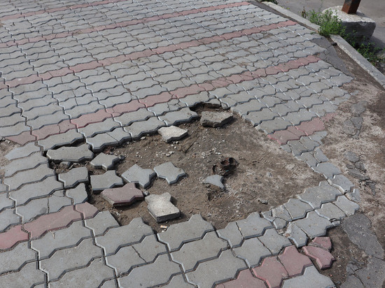 Тротуары в центре Кирова стали "горбатыми"
