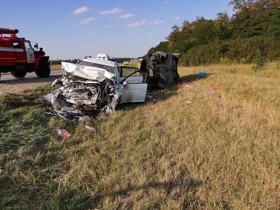 В жесткой аварии на кубанской трассе пострадали три человека