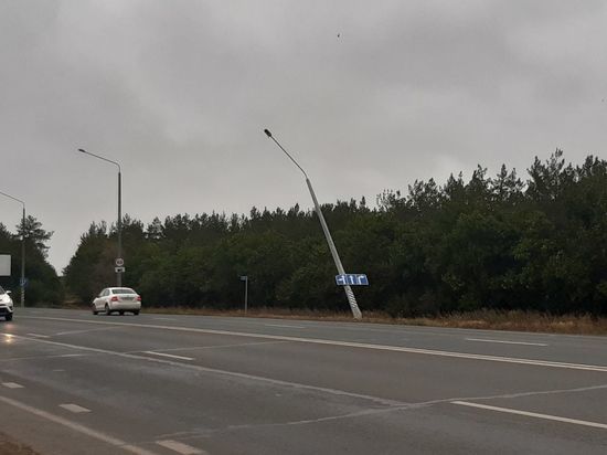 В Оренбурге на Загородном шоссе может упасть столб