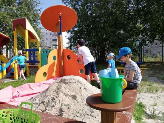 В Ноябрьске 25 детских садов снова открылись для малышей
