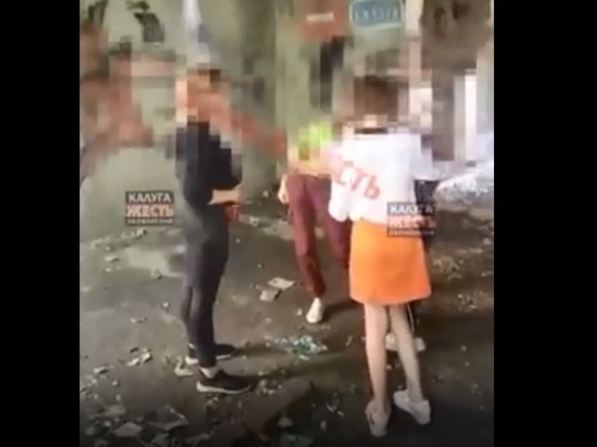 В Калуге полиция проверяет видео с избиением девочки