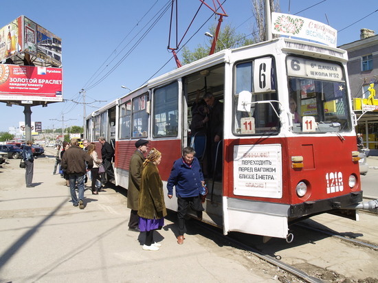 Володин призвал повысить зарплату водителям троллейбусов и трамваев
