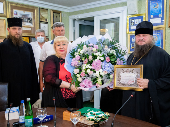 Председателю совета женщин Ставропольского края вручен знак милосердной Вероники III степени