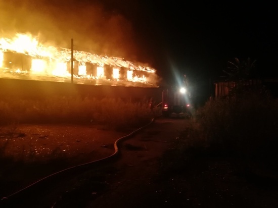 В Ульяново сгорела бывшая школа-интернат