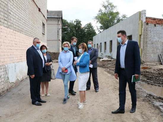 Сорокина проинспектировала ремонт пристройки в школе №24 в Рязани
