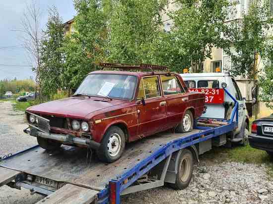 Улицы Ноябрьска освобождают от брошенных авто