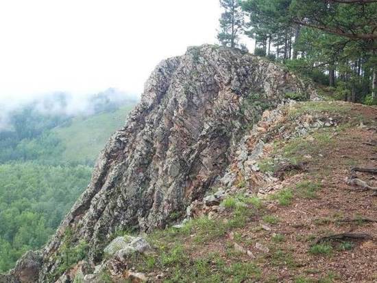 «Дерево» для свадебного обряда появилось на «Скале любви» в Забайкалье