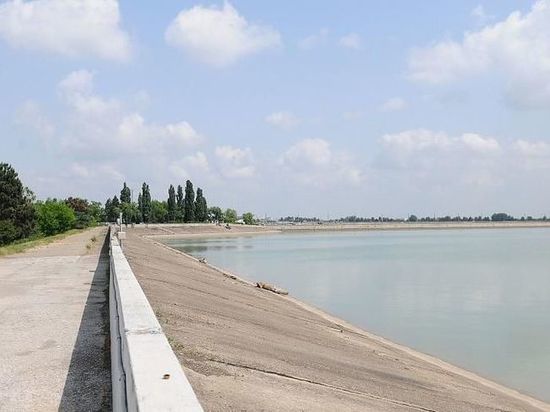 В курортных городах Кубани могут начаться серьезные перебои с водой: её будут подвозить