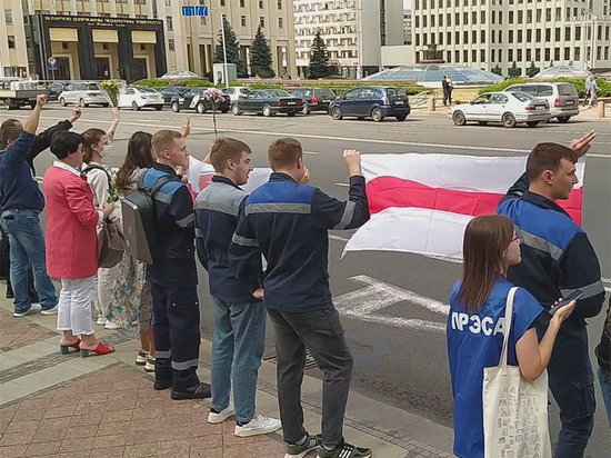 На улицы Минска вышли сотрудники метро