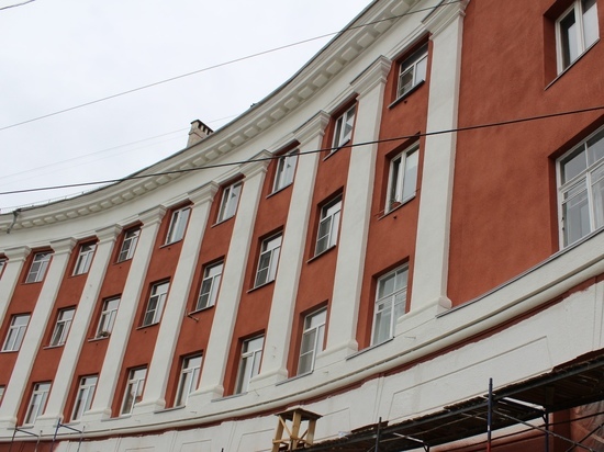 На фасады петрозаводских домов начали наносить специальное антивандальное покрытие