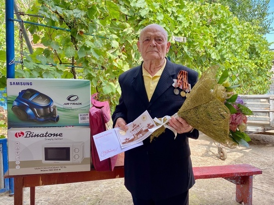 Житель калмыцкого района отпраздновал 90-летие