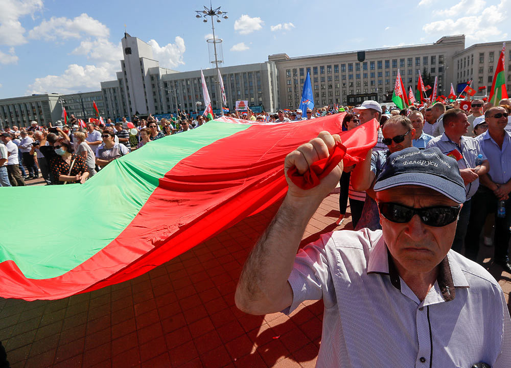 Лица пришедших на митинг за Лукашенко: машина времени