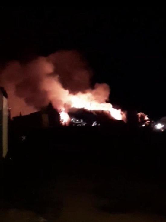 Пожар в банном комплексе в Чите потушили спустя два часа