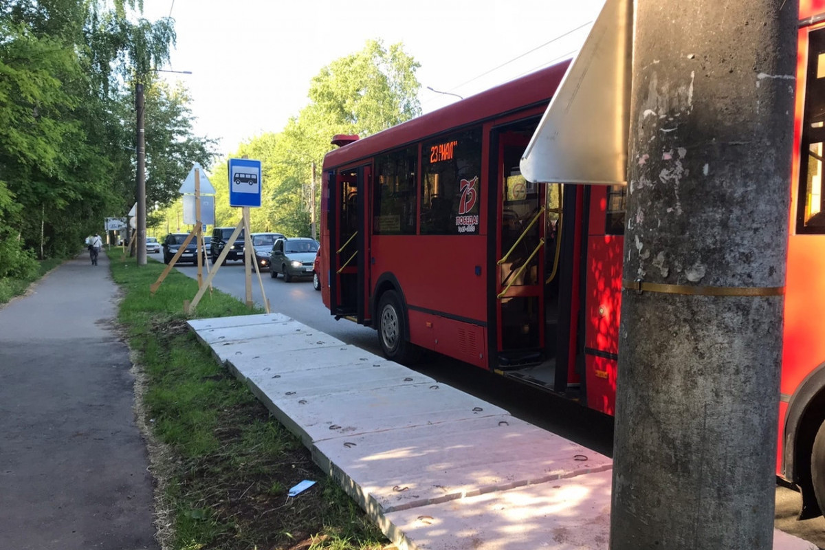 Кировчанка спасла зажатую в дверях автобуса девочку - МК Киров