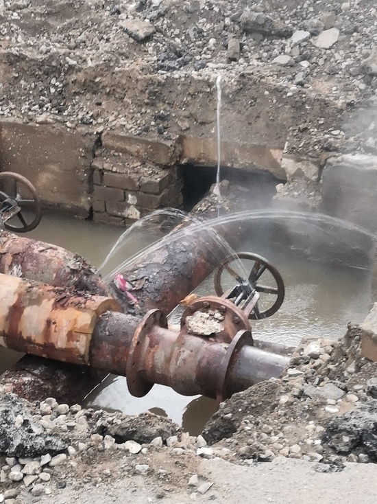 Место катастрофы ночью. 01. Волгоград затопило. Прорыв трубы в колодца. Гидроэлектростанция «белопорожская гэс-1» 2022.