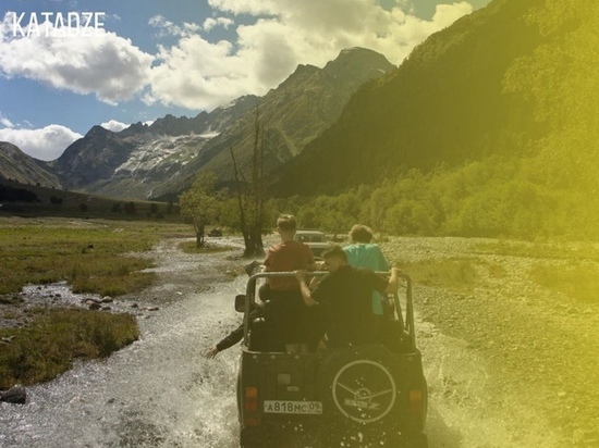 Сотню участников из регионов РФ собрал молодежный лагерь в Архызе