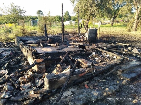 В Смоленском районе сгорел дачный дом