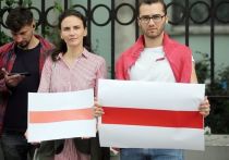 Который день к посольству Белоруссии в Москве проводят акции граждане соседней страны