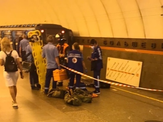 На станции «Проспект Большевиков» пассажир упал под поезд