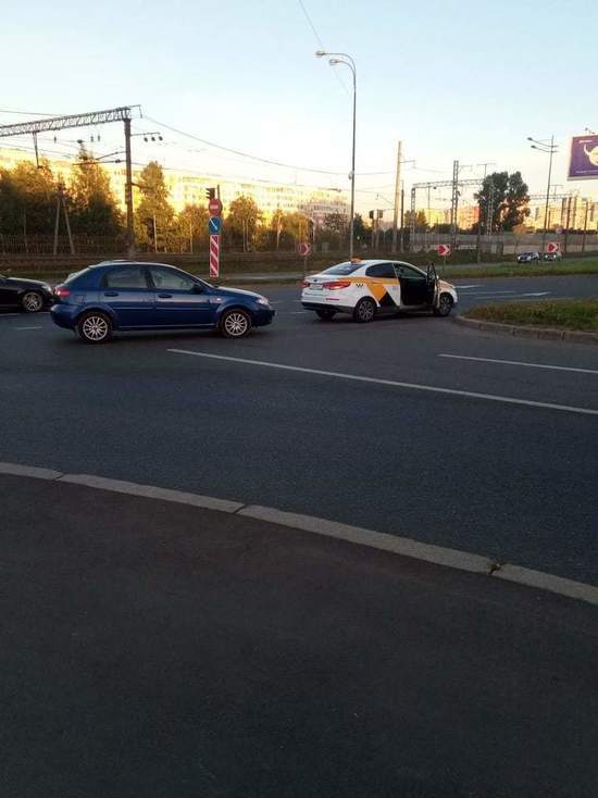Такси столкнулось с Chevrolet на Витебском проспекте