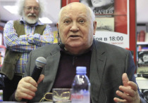 Бывший президент СССР Михаил Горбачев полагает, что белорусский лидер Александр Лукашенко слишком поздно обратился за поддержкой к рабочим предприятий страны
