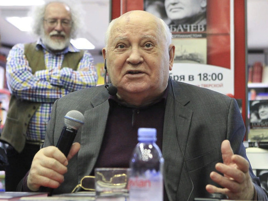 Сам Горбачев оставил свой пост, опасаясь раскола в стране