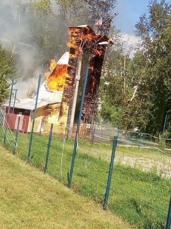 «Не исключаю поджог»: В парке «Изумрудный» загорелся скалодром