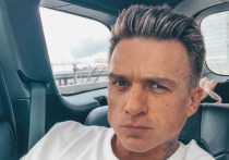 Российский певец и экс-солист популярного дуэта  "Smash!!" Влад Топалов опубликовал на своей странице в Instagram пост, в котором сообщил, что попал в дорожно-транспортное происшествие