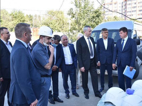 Губернатор проверил исполнение поручений по строительству объектов в Краснообске