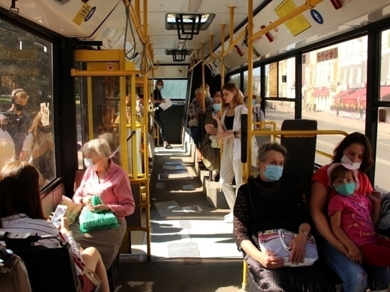 Соблюдение масочного режима проверили в автобусах Пскова