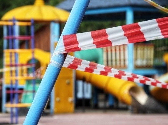 В парке Челябинска демонтируют опасные детские аттракционы