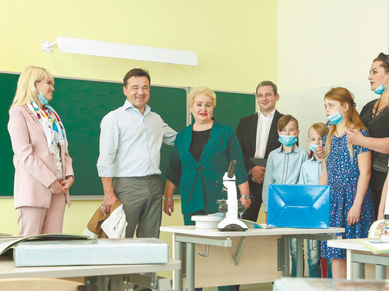 Губернатор Московской области Андрей Воробьев проверил готовность к учебному году нового школьного корпуса и работы по благоустройству Серпухова
