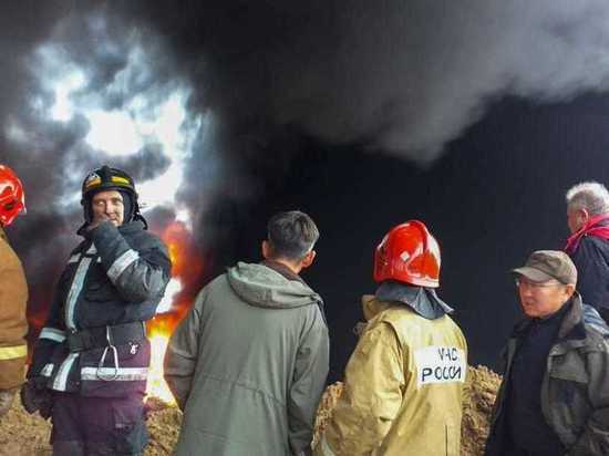 114 человек покинули свои дома из-за пожара на нефтебазе в селе Саскылах