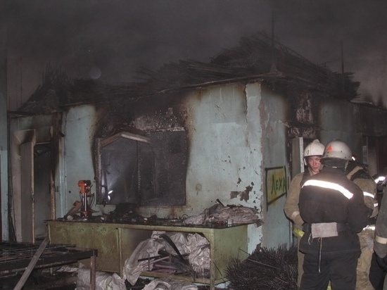 В производственном цехе в Барнауле произошел пожар