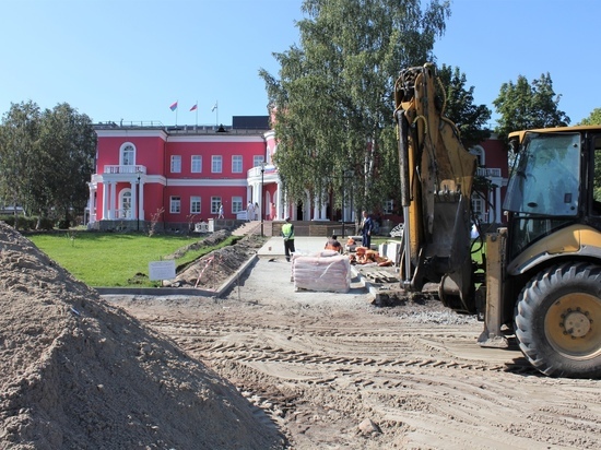 Благоустройство территории вокруг Дворца торжественных церемоний в Петрозаводске затянулось