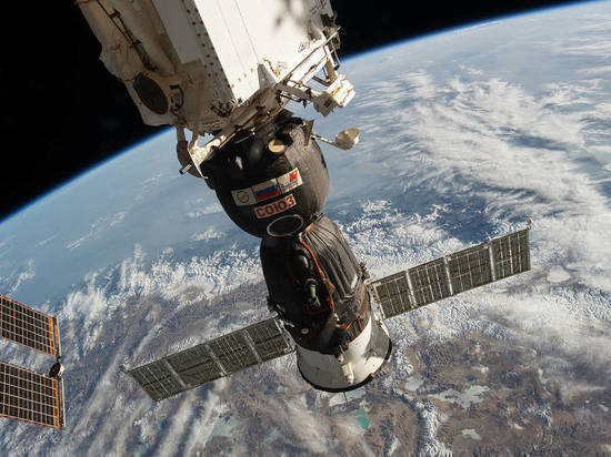 Экипаж МКС перешел в российский сегмент из-за утечки воздуха