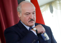 Президент Белоруссии Александр Лукашенко заявил,  посещая военный полигон под Гродно, что как он и предполагал, ситуация в стране развивается по сценарию "цветных революций"