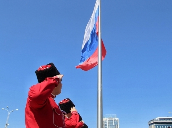 Краснодарцы отмечают День Государственного флага России