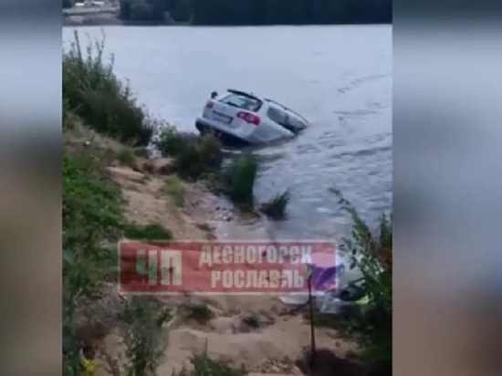 Рыбаки из Калуги утопили свою машину в Десногорске