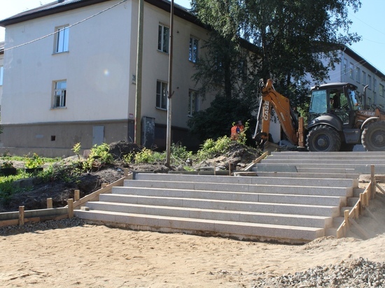 Петрозаводские власти заставили подрядчика переделывать лестницу на улице Фрунзе