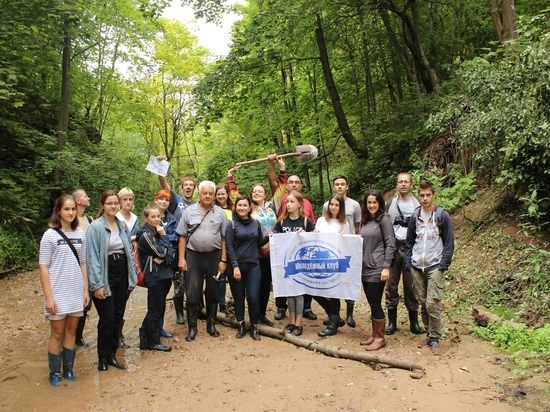 Сергей Евдокимов провел геологическую экскурсию в Рачевском парке в Смоленске
