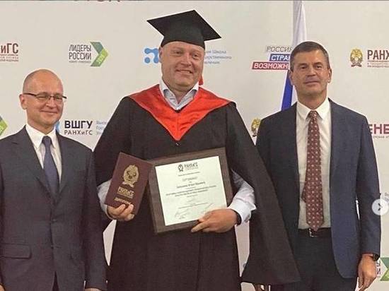 Астраханский губернатор стал выпускником президентской школы кадрового управленческого резерва