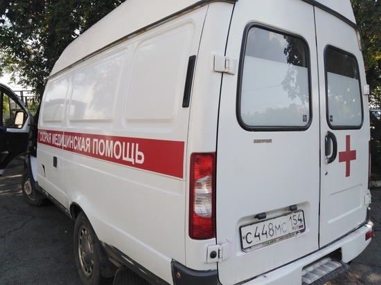 Увезли на скорой: подросток сорвался с заброшенного здания в Новосибирске