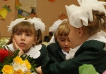 Оперативный штаб Москвы сообщил, что столичные школы начнут работу 1 сентября в стандартном - очном - режиме, дистанционное обучение не планируется ни по отдельным предметам, ни в отдельных учебных заведениях