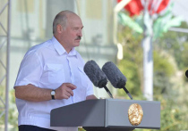 Выступая на митинге в Гродно, Александр Лукашенко призвал губернаторов с понедельника закрыть все бастующие предприятия в республике на замок